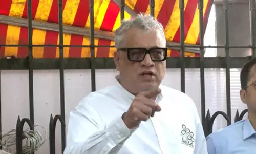 टीएमसी ने चुनाव आयोग पर आरोप, कहा- महज 7 मिनट में खत्म कर दी बैठक टीएमसी ने चुनाव आयोग पर आरोप, कहा- महज 7 मिनट में खत्म कर दी बैठक