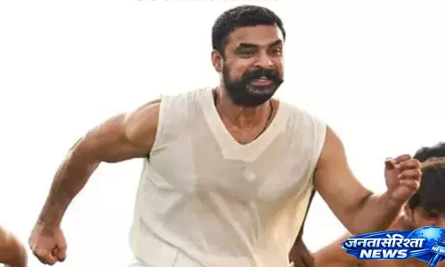 Pallichattambi फिर पोस्टपोन? टोविनो थॉमस, कयाडू लोहार की फिल्म विशु 2026 पर थिएटर में आएगी Pallichattambi फिर पोस्टपोन? टोविनो थॉमस, कयाडू लोहार की फिल्म विशु 2026 पर थिएटर में आएगी