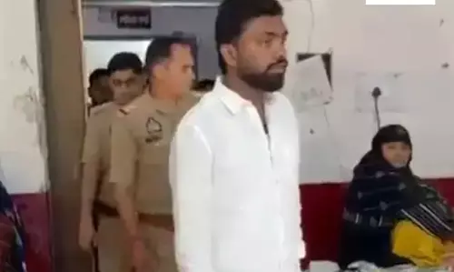 OMG! विधायक के पुत्र चर्चा में है...पुलिसकर्मी भी थे साथ OMG! विधायक के पुत्र चर्चा में है...पुलिसकर्मी भी थे साथ