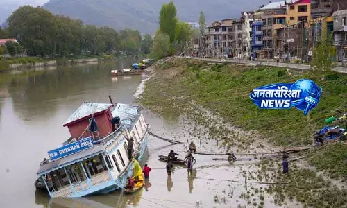 Kashmir में भारी बारिश से बाढ़ और भूस्खलन का खतरा: मौसम विभाग का अलर्ट