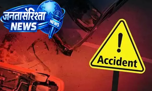Kerala : पेड़ गिरने से बाइक सवार घायल Kerala : पेड़ गिरने से बाइक सवार घायल