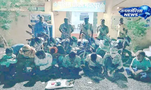 9 जुआरी गिरफ्तार, महासमुंद पुलिस ने लाखों कैश के पास पकड़ा 9 जुआरी गिरफ्तार, महासमुंद पुलिस ने लाखों कैश के पास पकड़ा