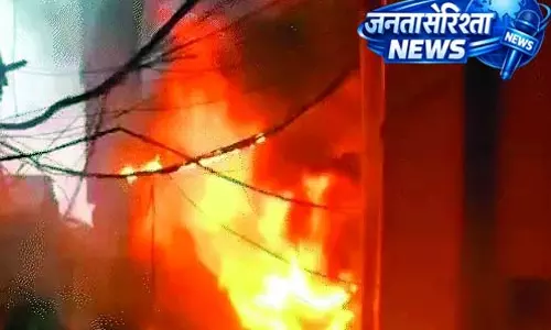 मंडी-कुल्लू में भीषण अग्निकांड, लेदर पर्स की दुकान और घर राख मंडी-कुल्लू में भीषण अग्निकांड, लेदर पर्स की दुकान और घर राख