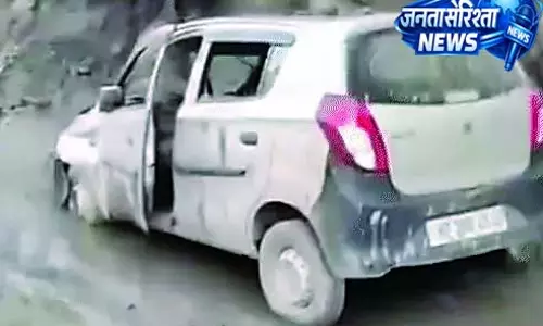 कुल्लू-लाहुल में मौसम का कहर, भू-स्खलन से वाहन क्षतिग्रस्त