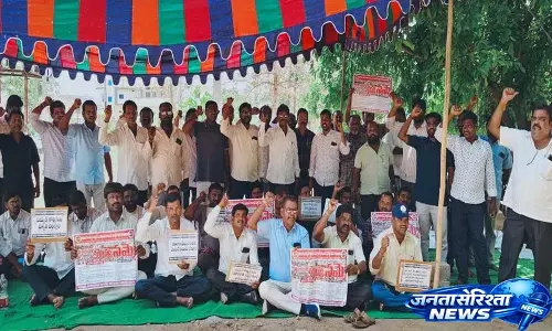 Telangana Electricity कारीगरों ने समान सेवा शर्तों की मांग की