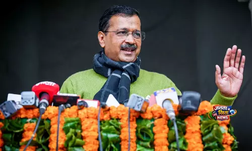 केजरीवाल ने ECI और TMC पर निशाना साधा केजरीवाल ने ECI और TMC पर निशाना साधा