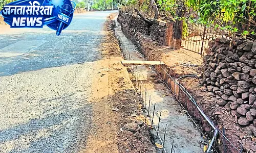 Karnataka : ड्रेनेज का काम ठीक से नहीं होने पर स्थानीय लोगों ने आपत्ति जताई Karnataka : ड्रेनेज का काम ठीक से नहीं होने पर स्थानीय लोगों ने आपत्ति जताई