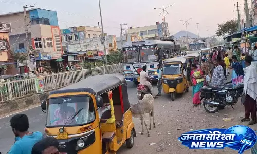 Julurupadu Mandal में यात्रियों को मुश्किलों का सामना करना पड़ रहा