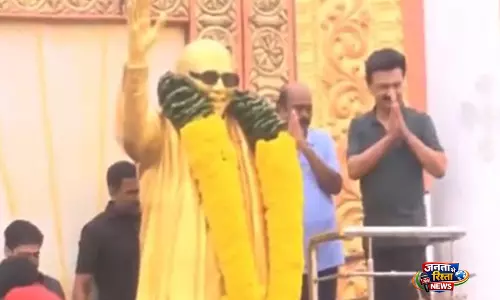 CM Stalin ने तिरुवन्नमलाई में चुनाव प्रचार किया, करुणानिधि की प्रतिमा पर श्रद्धांजलि अर्पित की CM Stalin ने तिरुवन्नमलाई में चुनाव प्रचार किया, करुणानिधि की प्रतिमा पर श्रद्धांजलि अर्पित की