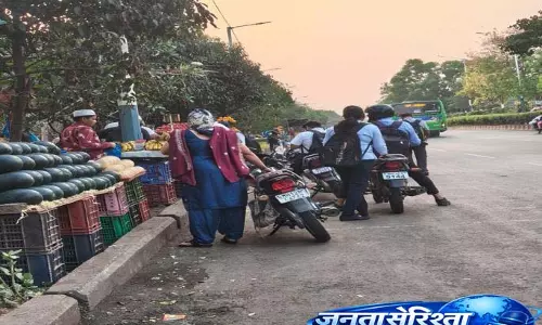 Pimpri-Chinchwad में हमराष्ट्र मार्केट ड्राइवरों के लिए खतरा बना हुआ Pimpri-Chinchwad में हमराष्ट्र मार्केट ड्राइवरों के लिए खतरा बना हुआ