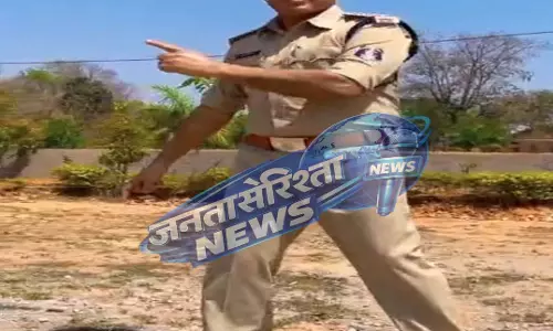 TI सोनू निराला पर चढ़ा रीलबाजी का खुमार, देखें VIDEO... TI सोनू निराला पर चढ़ा रीलबाजी का खुमार, देखें VIDEO...
