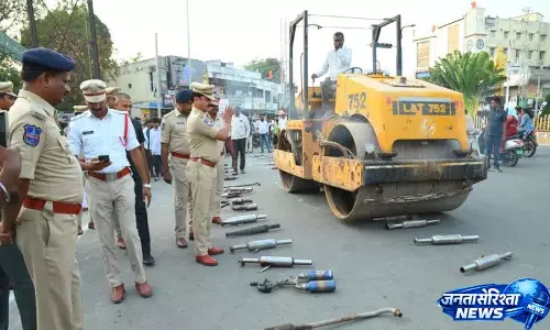 72 Two-Wheeler साइलेंसर को शोर के लिए मॉडिफाई किया गया 72 Two-Wheeler साइलेंसर को शोर के लिए मॉडिफाई किया गया