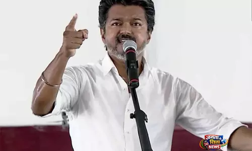 तमिलनाडु चुनावों से पहले TVK प्रमुख विजय ने BJP और DMK गुटों पर साधा निशाना तमिलनाडु चुनावों से पहले TVK प्रमुख विजय ने BJP और DMK गुटों पर साधा निशाना