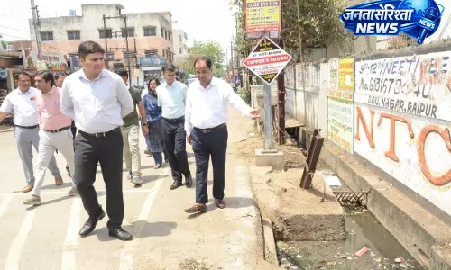 कलेक्टर ने चंगोराभाठा और डीडी नगर का किया निरीक्षण कलेक्टर ने चंगोराभाठा और डीडी नगर का किया निरीक्षण