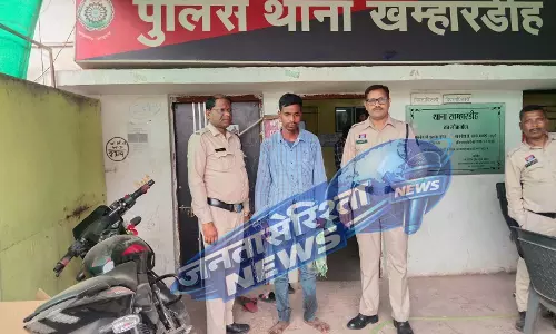 सफाई कर्मी ने चोरी की लाखों की बाइक, गिरफ्तार सफाई कर्मी ने चोरी की लाखों की बाइक, गिरफ्तार