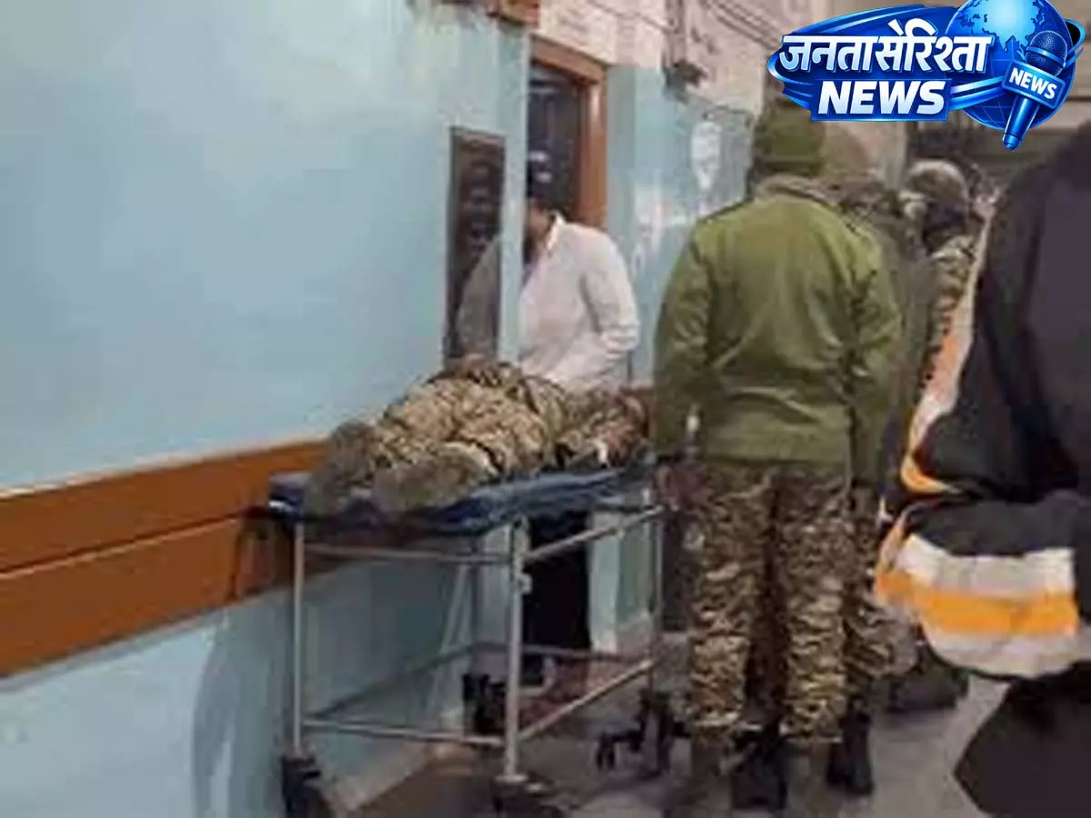 Manipur में हिंसा बढ़ी, CRPF की फायरिंग में तीन लोगों की मौत Manipur में हिंसा बढ़ी, CRPF की फायरिंग में तीन लोगों की मौत