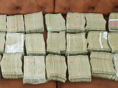 पश्चिम बंगाल चुनाव: 26 फरवरी से 6 अप्रैल तक 327.44 करोड़ रुपए मूल्य की अवैध वस्तुएं जब्त पश्चिम बंगाल चुनाव: 26 फरवरी से 6 अप्रैल तक 327.44 करोड़ रुपए मूल्य की अवैध वस्तुएं जब्त