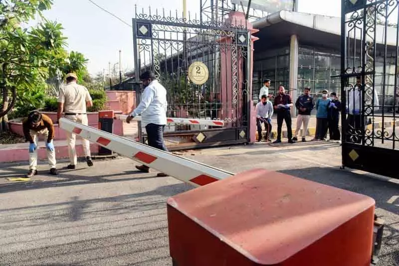 विधानसभा की सुरक्षा भंग करने के मामले में Delhi पुलिस के 2 अधिकारी निलंबित विधानसभा की सुरक्षा भंग करने के मामले में Delhi पुलिस के 2 अधिकारी निलंबित