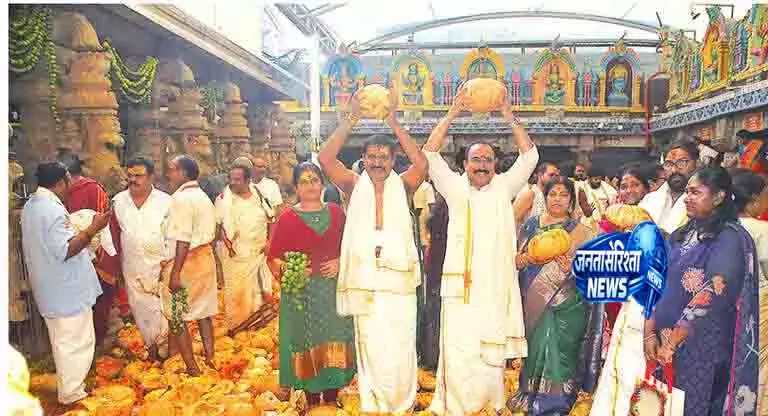 Andhra: पारंपरिक कुंभोत्सव भक्ति भाव से मनाया गया Andhra: पारंपरिक कुंभोत्सव भक्ति भाव से मनाया गया