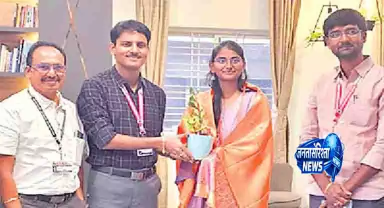 Andhra: पीवीकेके आईटी की छात्रा लक्ष्मी ने स्वर्ण पदक जीता Andhra: पीवीकेके आईटी की छात्रा लक्ष्मी ने स्वर्ण पदक जीता