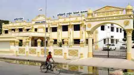 तमिलनाडु चुनाव: थूथुकुडी कलेक्टर की सख्त हिदायत, राजनीतिक विज्ञापनों के लिए पूर्व-प्रमाणीकरण अनिवार्य तमिलनाडु चुनाव: थूथुकुडी कलेक्टर की सख्त हिदायत, राजनीतिक विज्ञापनों के लिए पूर्व-प्रमाणीकरण अनिवार्य