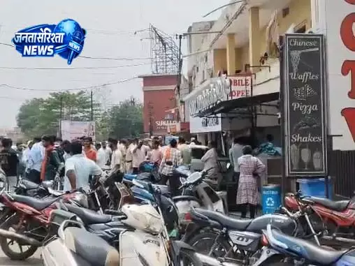 तेज रफ्तार कार मोबाइल शॉप में जा घुसी, कोरबा में बड़ा हादसा तेज रफ्तार कार मोबाइल शॉप में जा घुसी, कोरबा में बड़ा हादसा