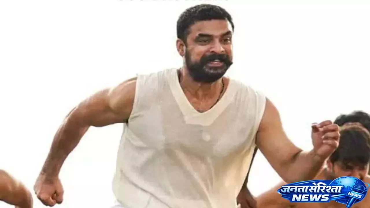 Pallichattambi फिर पोस्टपोन? टोविनो थॉमस, कयाडू लोहार की फिल्म विशु 2026 पर थिएटर में आएगी Pallichattambi फिर पोस्टपोन? टोविनो थॉमस, कयाडू लोहार की फिल्म विशु 2026 पर थिएटर में आएगी