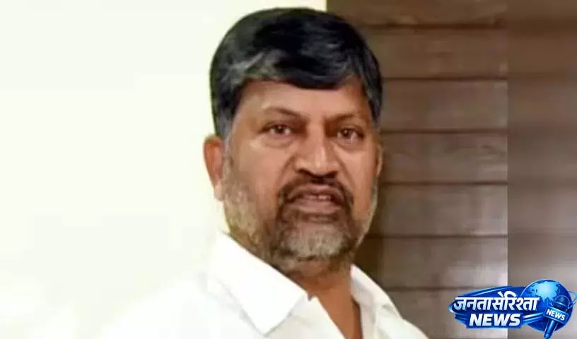 MLC रमना ने हैंडलूम टेंडर पर रेवंत रेड्डी से आग्रह किया MLC रमना ने हैंडलूम टेंडर पर रेवंत रेड्डी से आग्रह किया