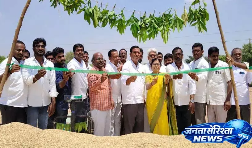 Gurrampod में किसानों के लिए समर्थन मूल्य केंद्र खोला गया Gurrampod में किसानों के लिए समर्थन मूल्य केंद्र खोला गया