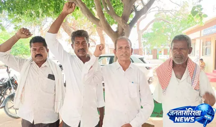 Telangana मलीदासा कार्यकर्ताओं ने वादों के लिए विरोध प्रदर्शन किया Telangana मलीदासा कार्यकर्ताओं ने वादों के लिए विरोध प्रदर्शन किया