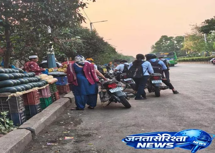 Pimpri-Chinchwad में हमराष्ट्र मार्केट ड्राइवरों के लिए खतरा बना हुआ Pimpri-Chinchwad में हमराष्ट्र मार्केट ड्राइवरों के लिए खतरा बना हुआ