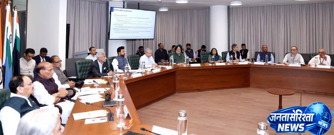 GoM की तीसरी बैठक में एलपीजी, पेट्रोल, डीजल व उर्वरकों की निर्बाध आपूर्ति पर विशेष ध्यान GoM की तीसरी बैठक में एलपीजी, पेट्रोल, डीजल व उर्वरकों की निर्बाध आपूर्ति पर विशेष ध्यान