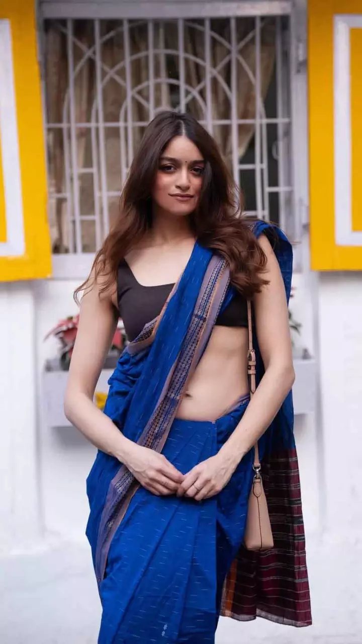 साड़ी में खूबसूरत लगी प्रिया बनर्जी