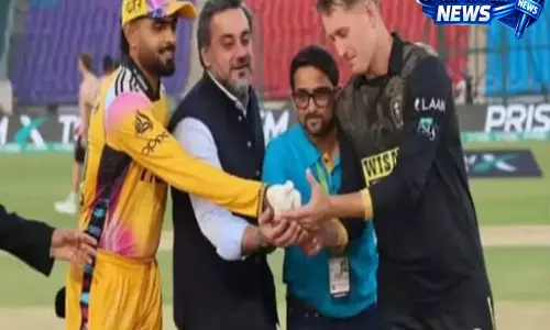 मार्नस लाबुशेन, बाबर आज़म ने PSL मैच के दौरान अजीब तरह से पक्षी छोड़ा मार्नस लाबुशेन, बाबर आज़म ने PSL मैच के दौरान अजीब तरह से पक्षी छोड़ा