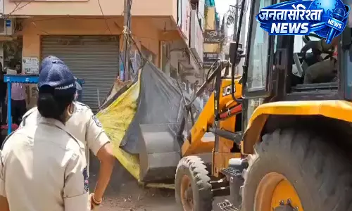 Hyderabad: मलकाजगिरी में अतिक्रमण विरोधी अभियान में 50 शेड हटाए गए Hyderabad: मलकाजगिरी में अतिक्रमण विरोधी अभियान में 50 शेड हटाए गए
