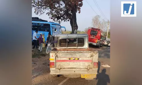 तेज रफ्तार का तांडव: बेकाबू पिकअप की चपेट में आईं दो महिलाएं, घटनास्थल पर ही गई जान तेज रफ्तार का तांडव: बेकाबू पिकअप की चपेट में आईं दो महिलाएं, घटनास्थल पर ही गई जान