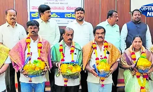 Karnataka : गांव में शराब की बिक्री पर रोक लगाएं Karnataka : गांव में शराब की बिक्री पर रोक लगाएं