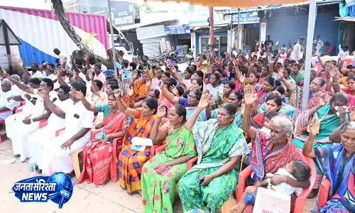 श्रीलंकाई नौसेना ने Tamil Nadu के 10 मछुआरों को गिरफ्तार किया श्रीलंकाई नौसेना ने Tamil Nadu के 10 मछुआरों को गिरफ्तार किया