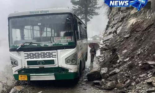 सड़क दुर्घटना में Chamba के 15 यात्रियों की जान बची सड़क दुर्घटना में Chamba के 15 यात्रियों की जान बची