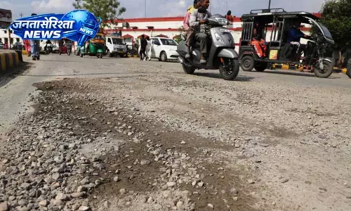 Jalandhar में बारिश से सड़कें खराब, यातायात प्रभावित