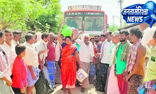 Karnataka : बोरवेल के लिए विरोध प्रदर्शन Karnataka : बोरवेल के लिए विरोध प्रदर्शन