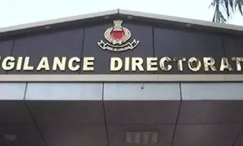 Berhampur सीएचसी में 2 करोड़ की धोखाधड़ी, पांच कर्मचारी गिरफ्तार Berhampur सीएचसी में 2 करोड़ की धोखाधड़ी, पांच कर्मचारी गिरफ्तार