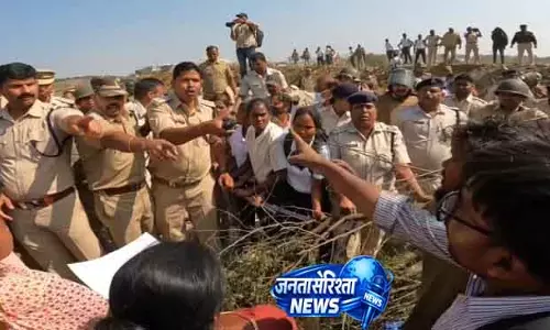 Rayagada वेदांता खदान में झड़प में 100 से ज़्यादा लोग घायल Rayagada वेदांता खदान में झड़प में 100 से ज़्यादा लोग घायल