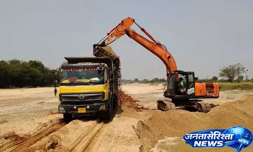 Narayanpet पेद्दावगु घाटी में अवैध रेत परिवहन Narayanpet पेद्दावगु घाटी में अवैध रेत परिवहन