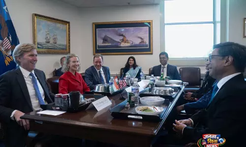भारत-US ने रक्षा संबंध मजबूत करने पर की चर्चा भारत-US ने रक्षा संबंध मजबूत करने पर की चर्चा