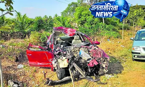 Car और ट्रक की टक्कर: कॉन्ट्रैक्टर की मौत Car और ट्रक की टक्कर: कॉन्ट्रैक्टर की मौत