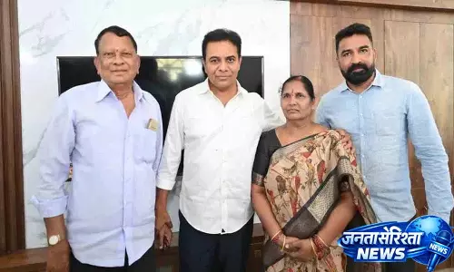 KTR ने कसारला नागेंद्र रेड्डी के परिवार से मुलाकात की