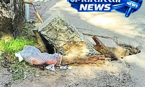 Karnataka : गड्ढा खतरे को न्योता दे रहा