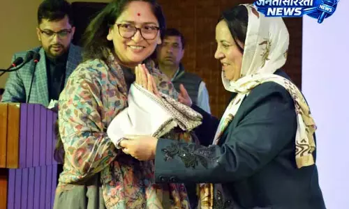 Sakina ने संसदीय समिति के साथ विकास मुद्दों पर चर्चा की