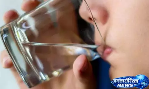 क्या आप सुबह बिना ब्रश किए पानी पीते हैं? अगर हाँ, तो आपको यह ज़रूर जानना चाहिए क्या आप सुबह बिना ब्रश किए पानी पीते हैं? अगर हाँ, तो आपको यह ज़रूर जानना चाहिए